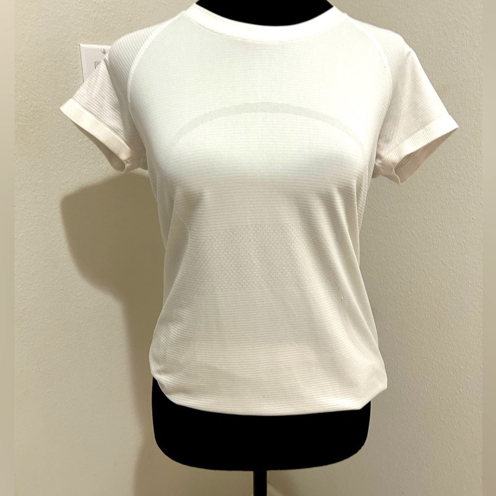 Lululemon Swiftly short sleeve EUC in white Size 8